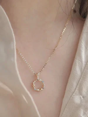 Dây chuyền vòng sao là gì? Hiểu đúng để thấy hết giá trị